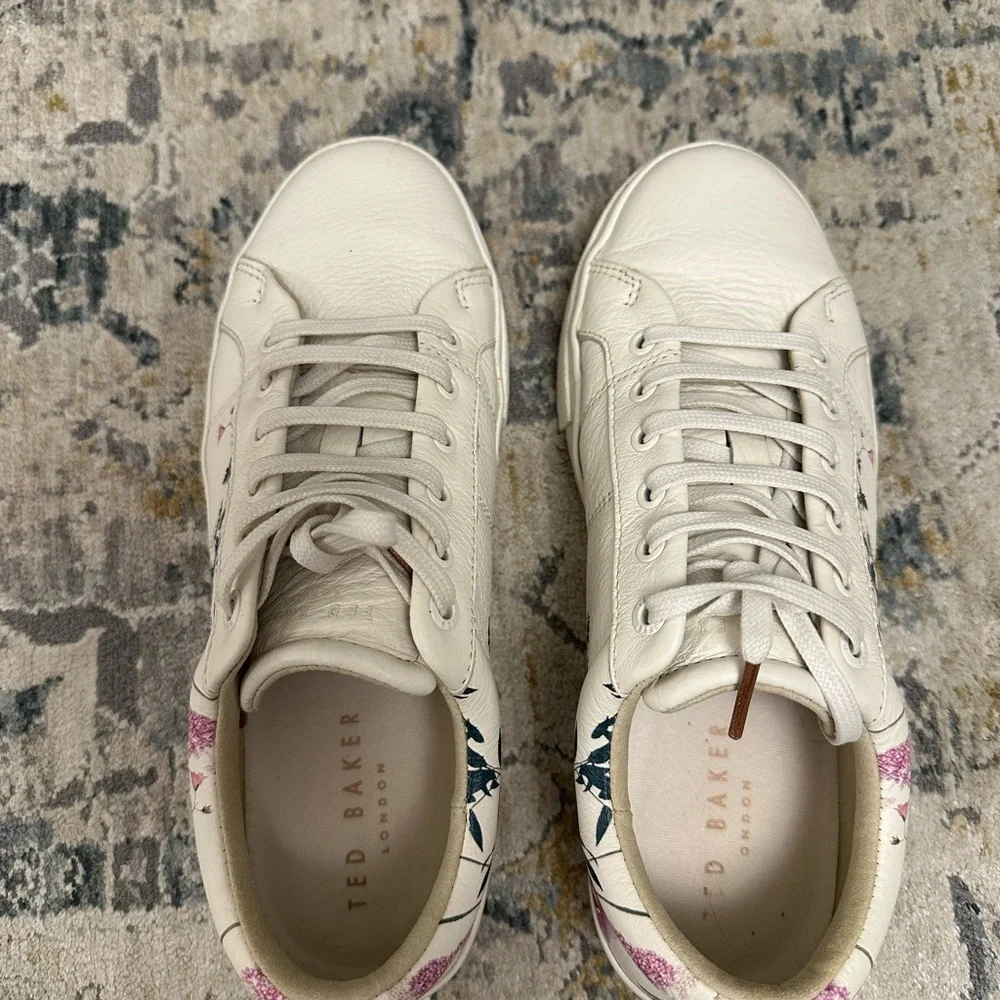 Ted Baker Trainers Size EU 39/ US 8.5 White Floral Sneakers - Picture 7 of 7